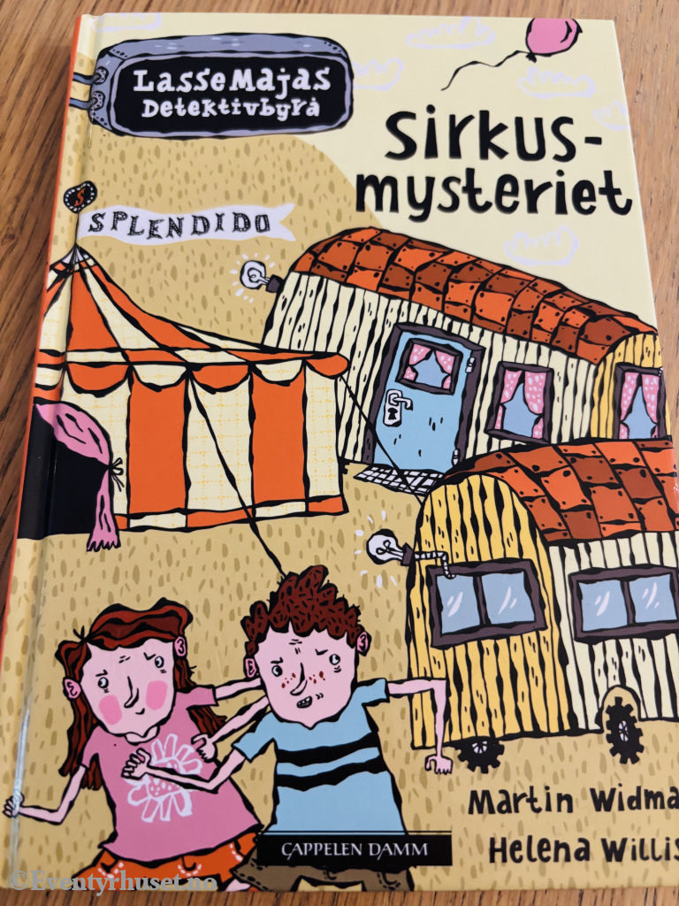 Martin Widmark & Helena Willis. LasseMajas detektivbyrå: Sirkusmysteriet. Bok.
