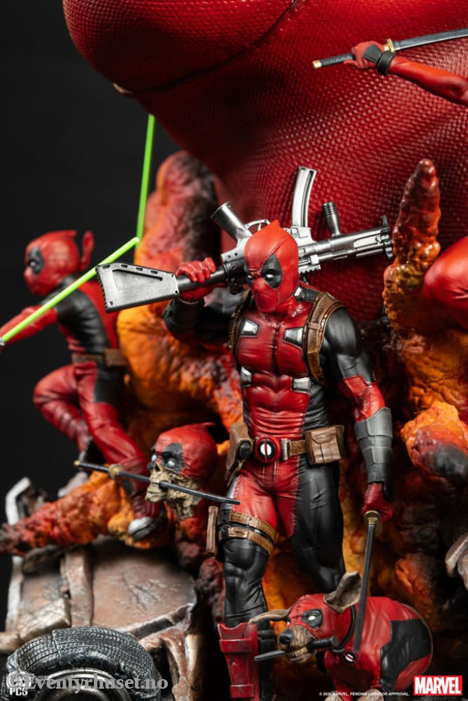 Marvel Fine Art Bust Deadpool 42 cm Collectibles