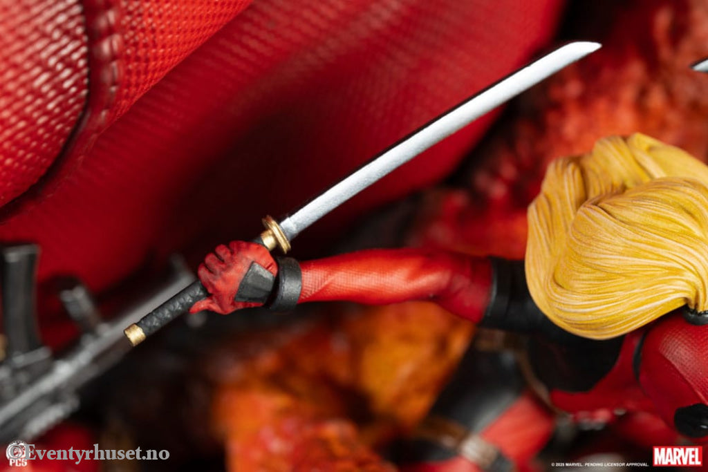 Marvel Fine Art Bust Deadpool 42 cm Collectibles