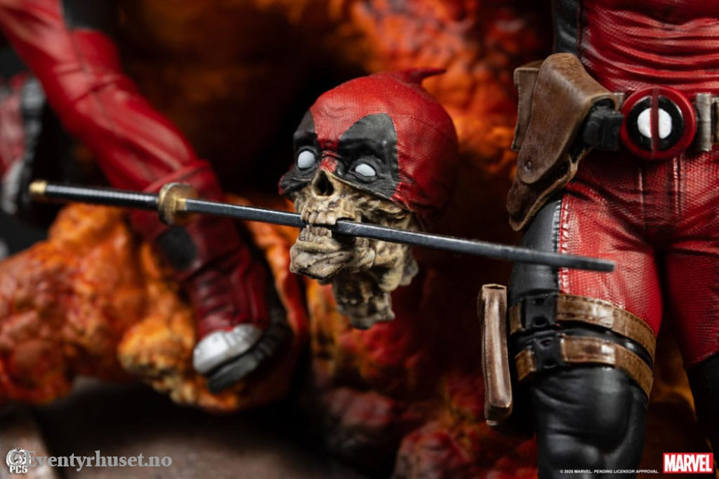 Marvel Fine Art Bust Deadpool 42 cm Collectibles