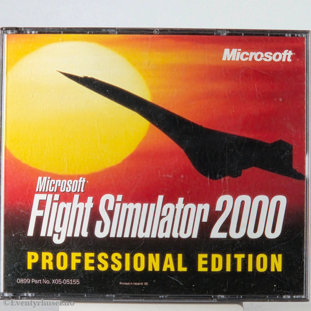 Microsoft Flight Simulator 2000 Professional Edition. PC.