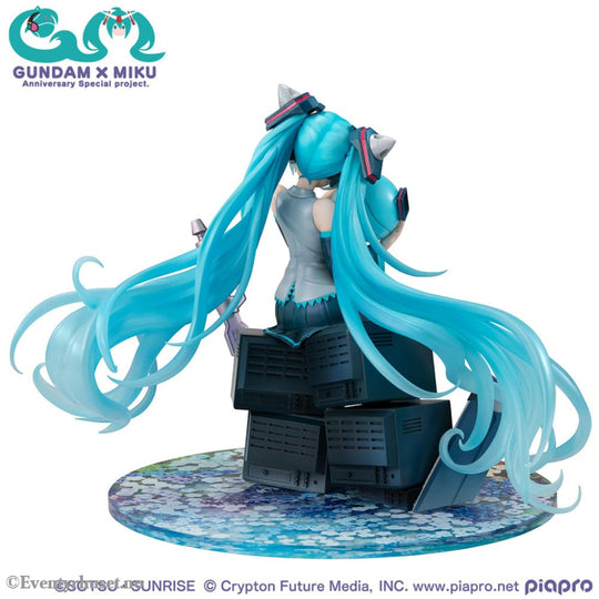 Mobile Suit Gundam x Hatsune Miku Lucrea PVC Statue Hatsune Miku x OO Gundam 45th Anniversary 17 cm Manga & Anime