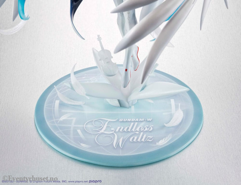 Mobile Suit Gundam x Hatsune Miku Lucrea PVC Statue Hatsune Miku x Wing Gundam Zero EW 45th Anniversary 27 cm Manga &