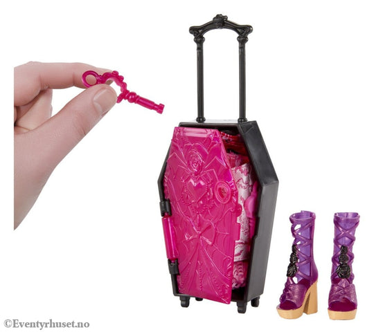 Monster High Skulltimate Secrets Doll Destination: Gore-geous Oasis - Draculaura Toys