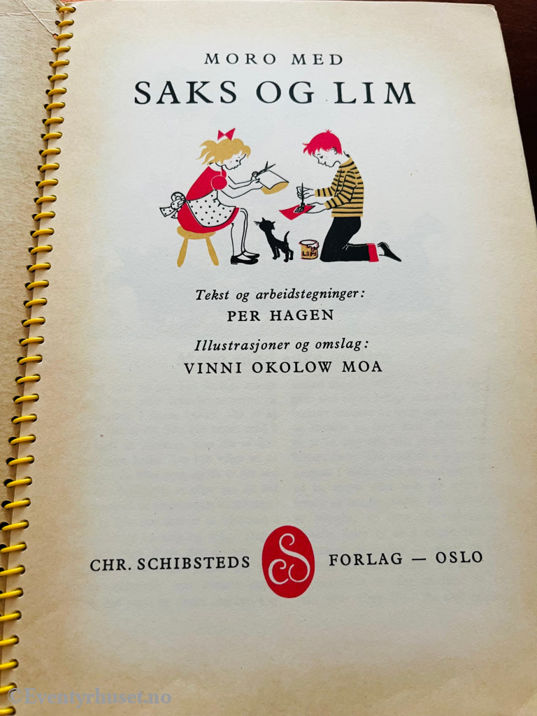 Moro Med Saks Lim. 1955. Fortelling