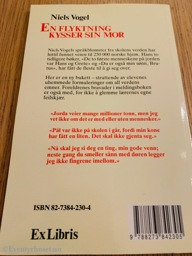 Niels Vogel. 1983. En flyktning kysser sin mor. Bok.