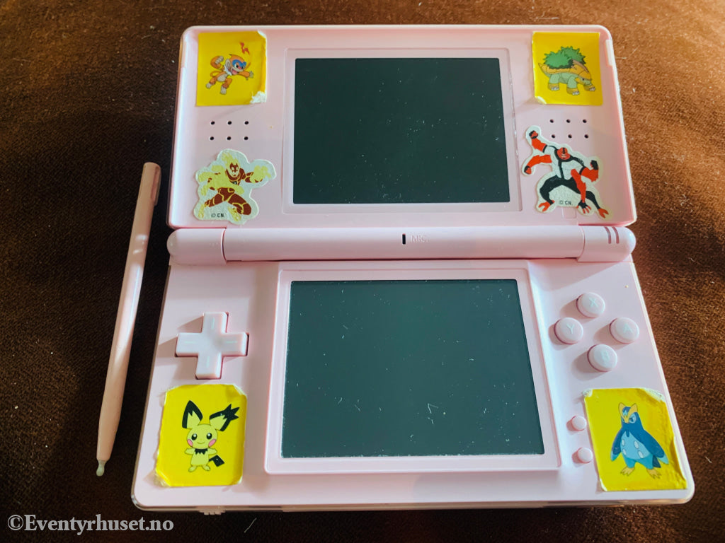 Nintendo DS Lite.