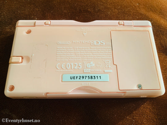 Nintendo DS Lite.