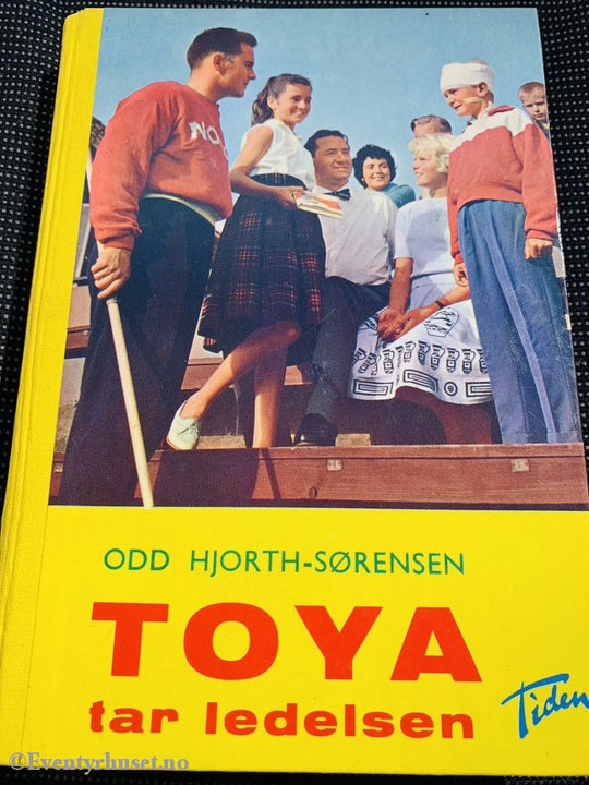 Odd Hjort-Sørensen. 1959. Toya Tar Ledelsen. Signert Dedikasjon Fra Forfatteren. Fortelling