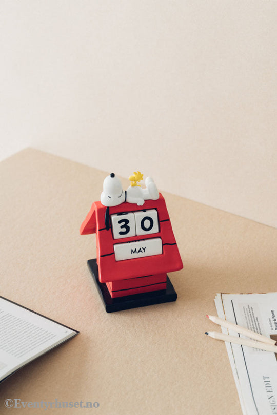 Peanuts 3D perpetual Calendar Snoopy Doghouse Home & Gifts