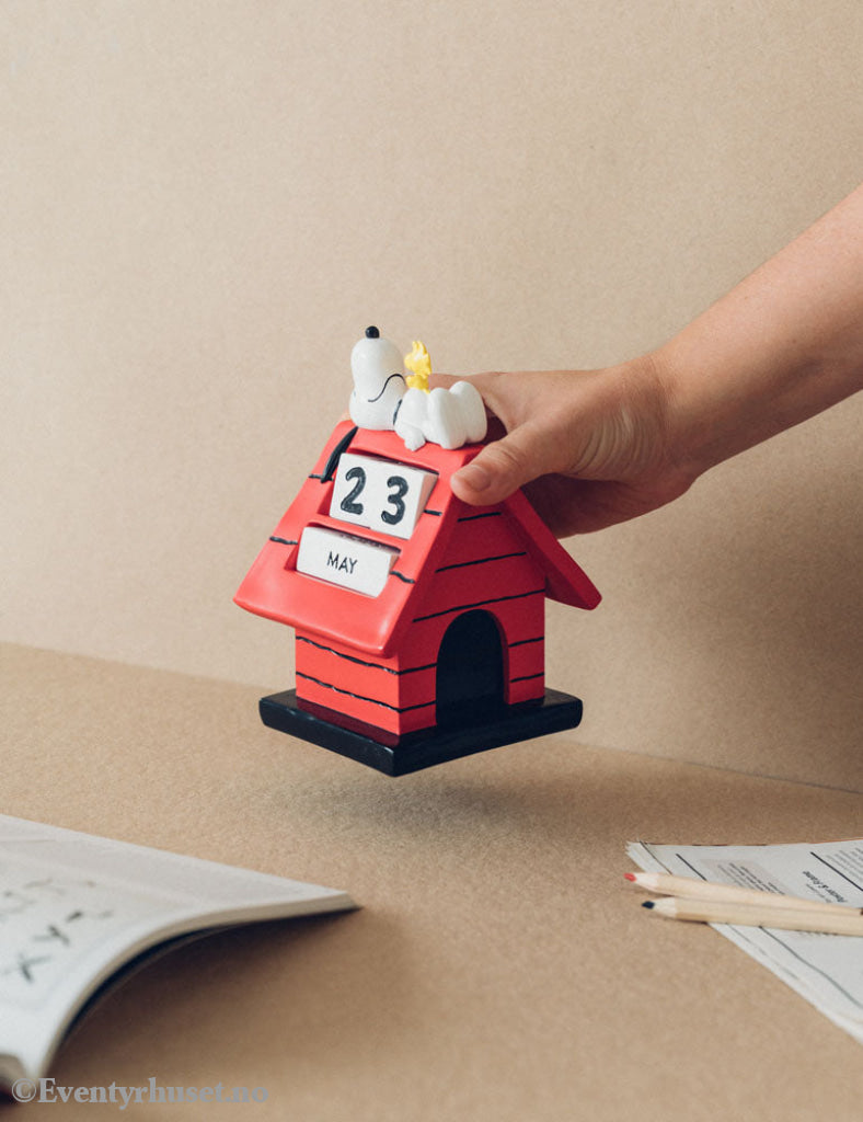 Peanuts 3D perpetual Calendar Snoopy Doghouse Home & Gifts