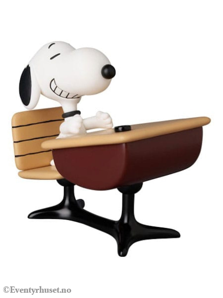 Peanuts UDF Series 18 Mini Figure Snoopy with desk 9 cm Collectibles