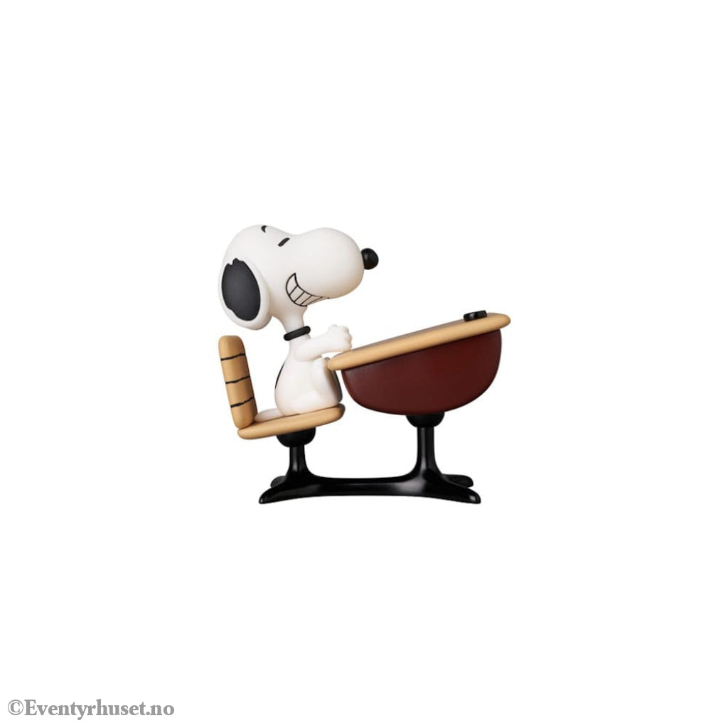 Peanuts UDF Series 18 Mini Figure Snoopy with desk 9 cm Collectibles