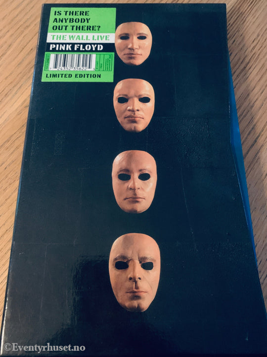 Pink Floyd. 2000. Is There Anybody Out There? The Wall Live. Bok.