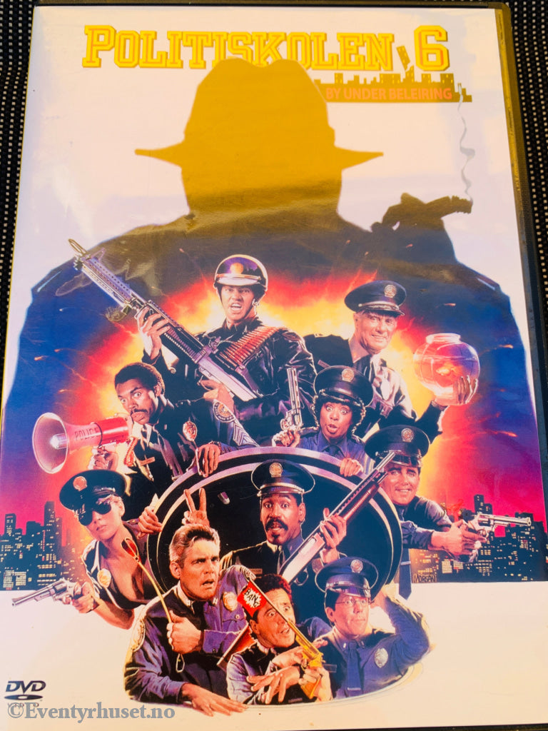 Politiskolen 6: By under beleiring (1989). DVD.