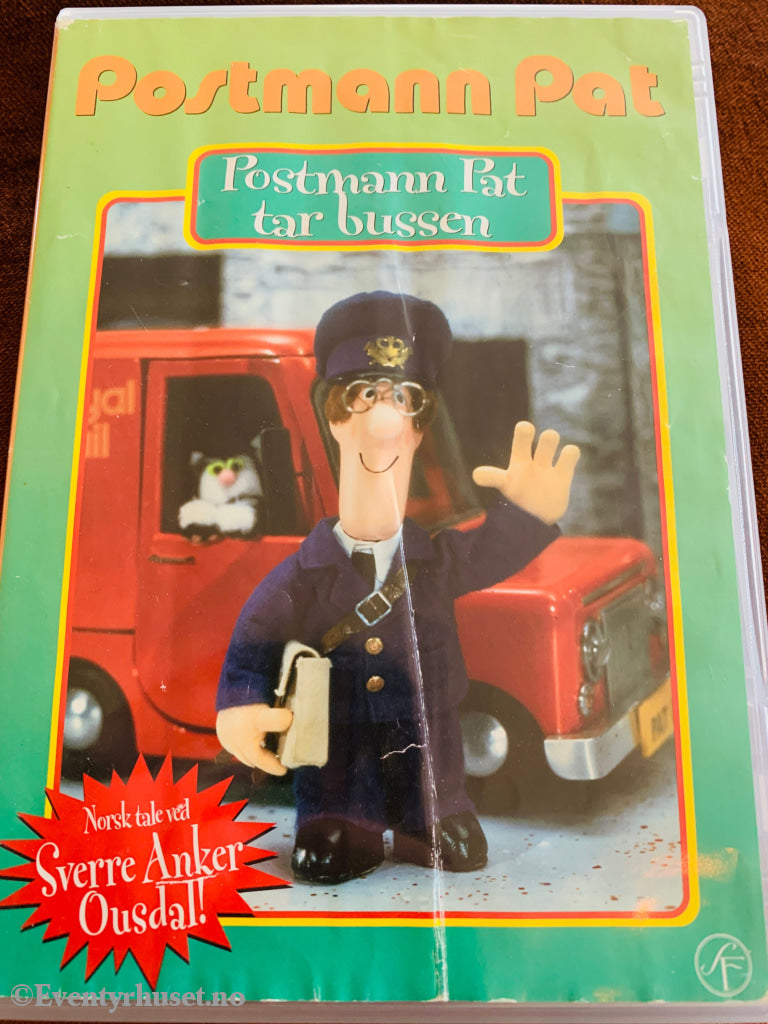 Postmann Pat. 1981. Postmann Pat tar bussen. DVD. Litt slitt omslag. DVD