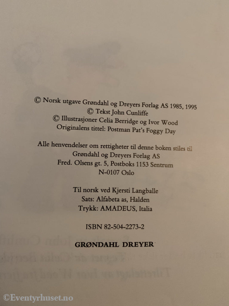 Postmann Pat I Tåka. 1985/95. Fortelling