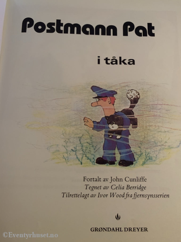 Postmann Pat I Tåka. 1985/95. Fortelling