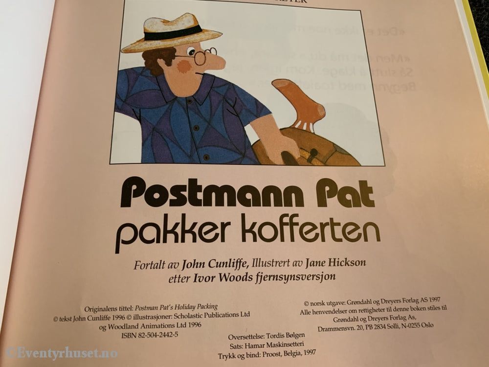 Postmann Pat Pakker Kofferten. 1997. Fortelling