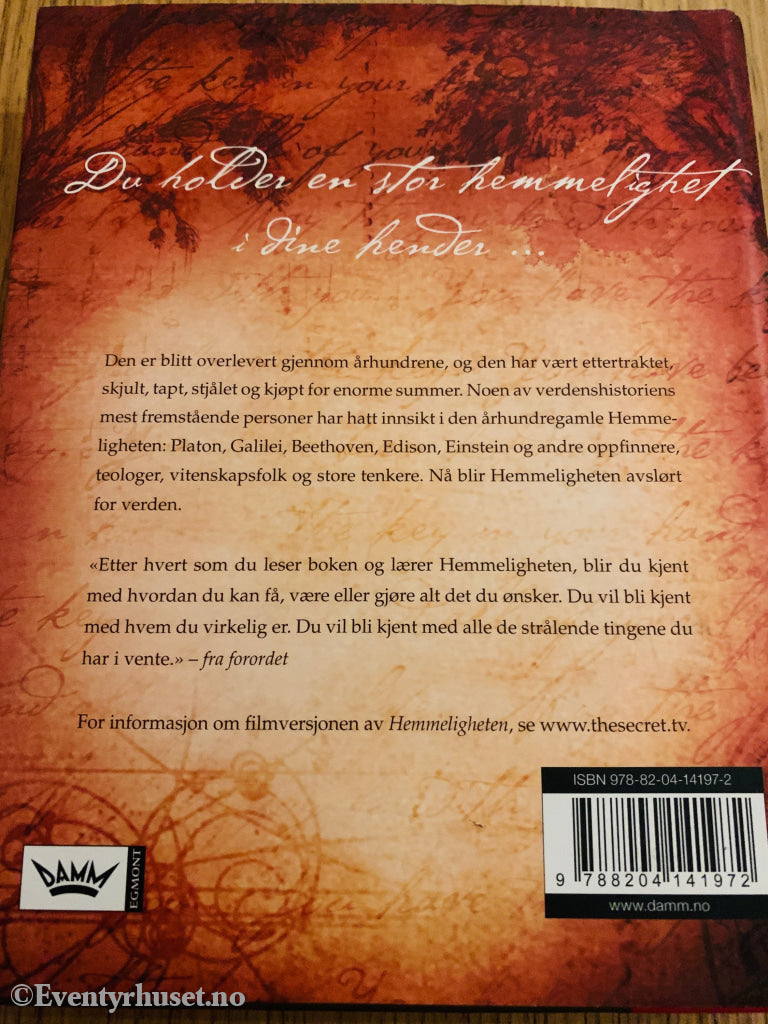 Rhonda Byrne. 2006. The Secret – Hemmeligheten. Bok.