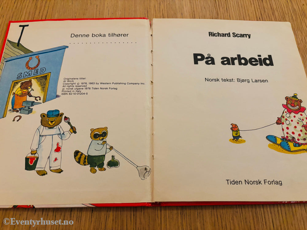 Richard Scarry. 1976. På Arbeid. Fortelling