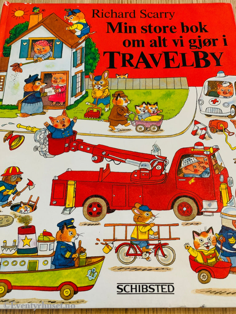 Richard Scarry. 1977. Min Store Bok Om Alt Vi Gjør I Travelby. Førsteutgave! Fortelling