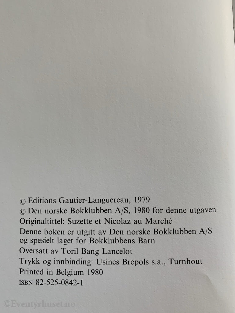 Satomi Ichikava. 1980. Annette Og Nicolai På Torget. Fortelling