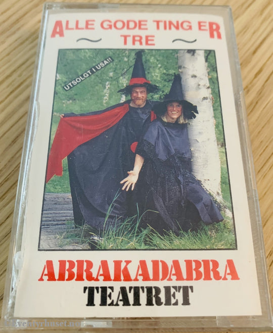 Signert! Abrakadabra Teateret - Alle Gode Ting Er Tre. 1993. Kassett. Kassett (Mc)