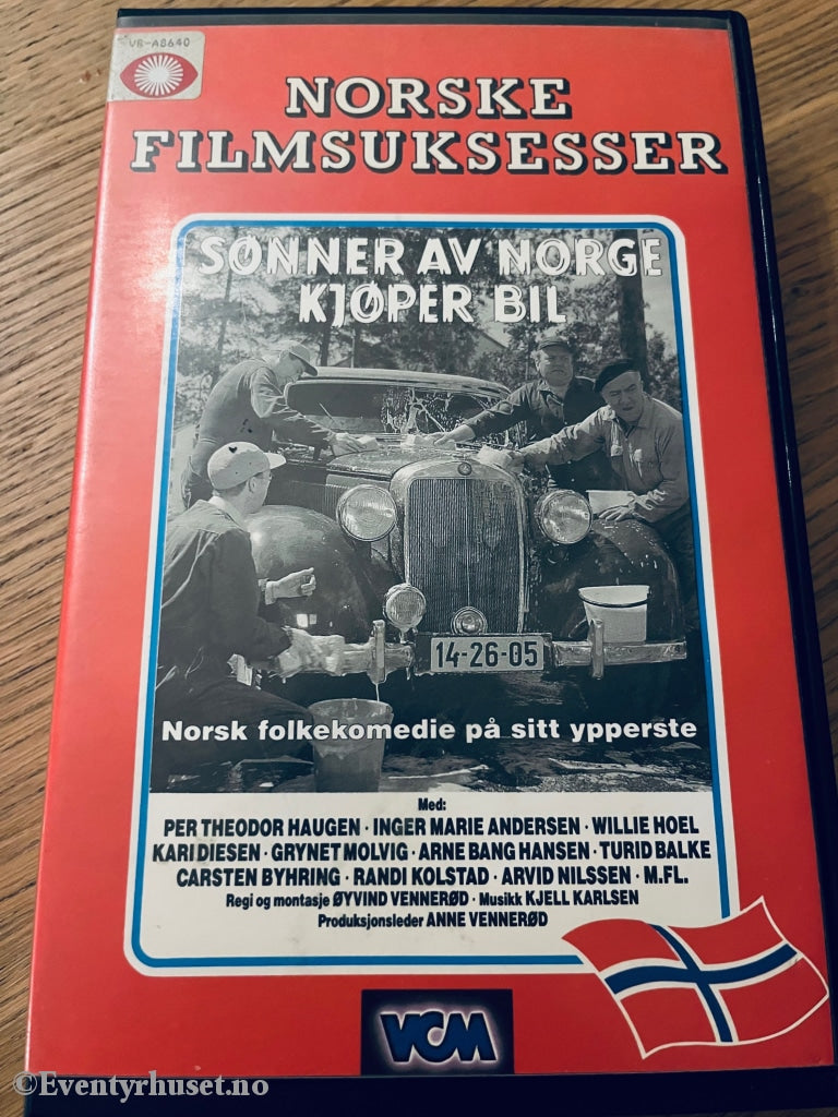 Sønner Av Norge Kjøper Bil. 1962. (Norske Klassikere). Vhs Big Box. Box