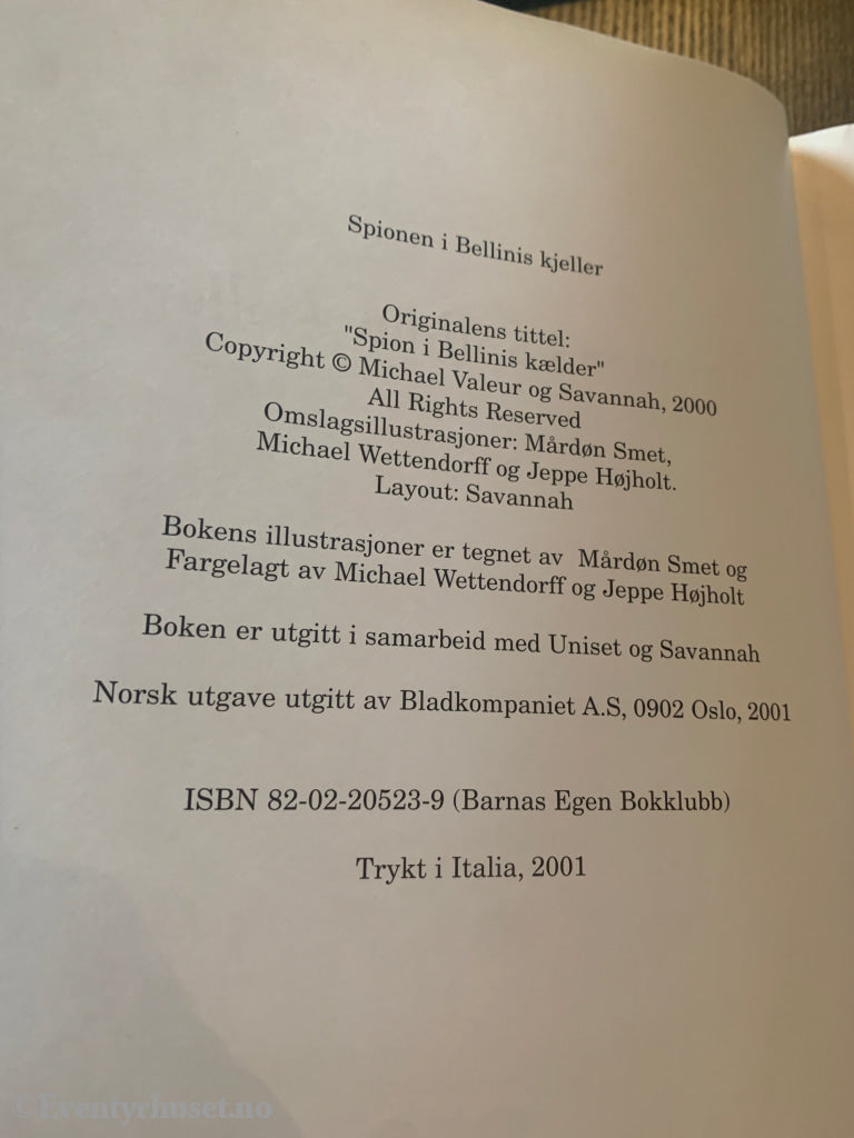 Spionen i Bellinis kjeller. 2001. Bok med CD. Fortelling