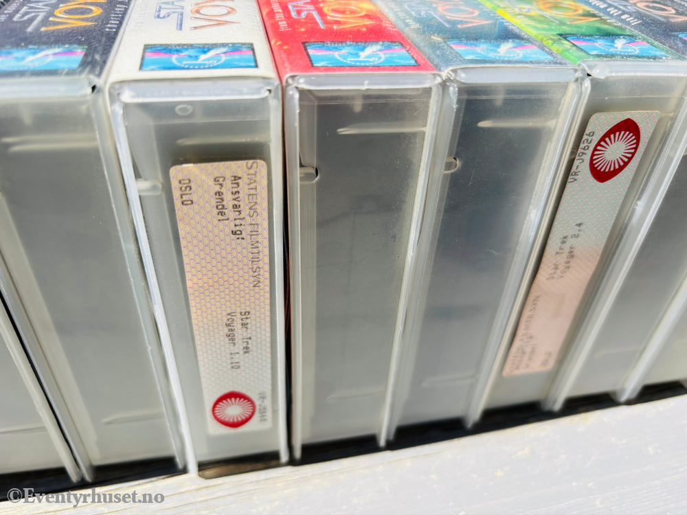 Star Trek Voyager. Samling 70 stk + VHS. Solgt i Norge! VHS