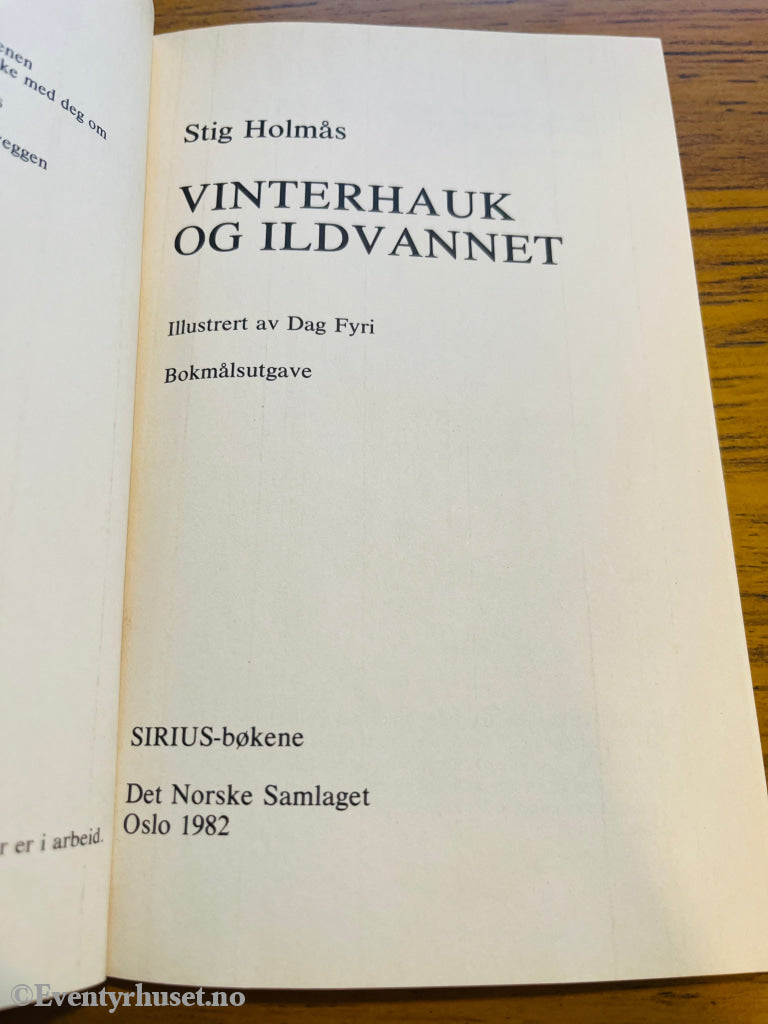 Stig Holmås. 1983. Vinterhauk og ildvannet. Bok.