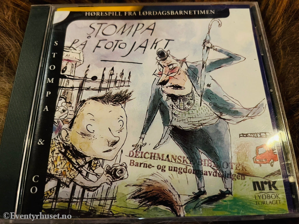 Stompa På Fotojakt (Nrk Lørdagsbarnetimen). Lydbok Cd. Deichamnske Bibliotek.