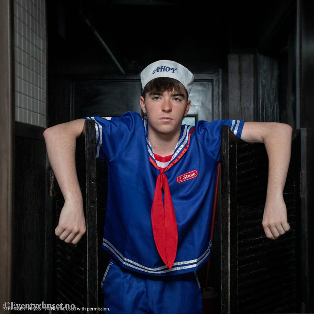 Stranger Things: Scoops Ahoy Steve Costume Size S/M Fashion & Accessories