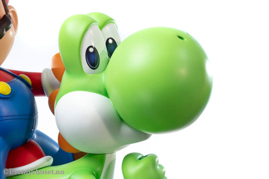 Super Mario Statue Mario & Yoshi 48 cm Collectibles
