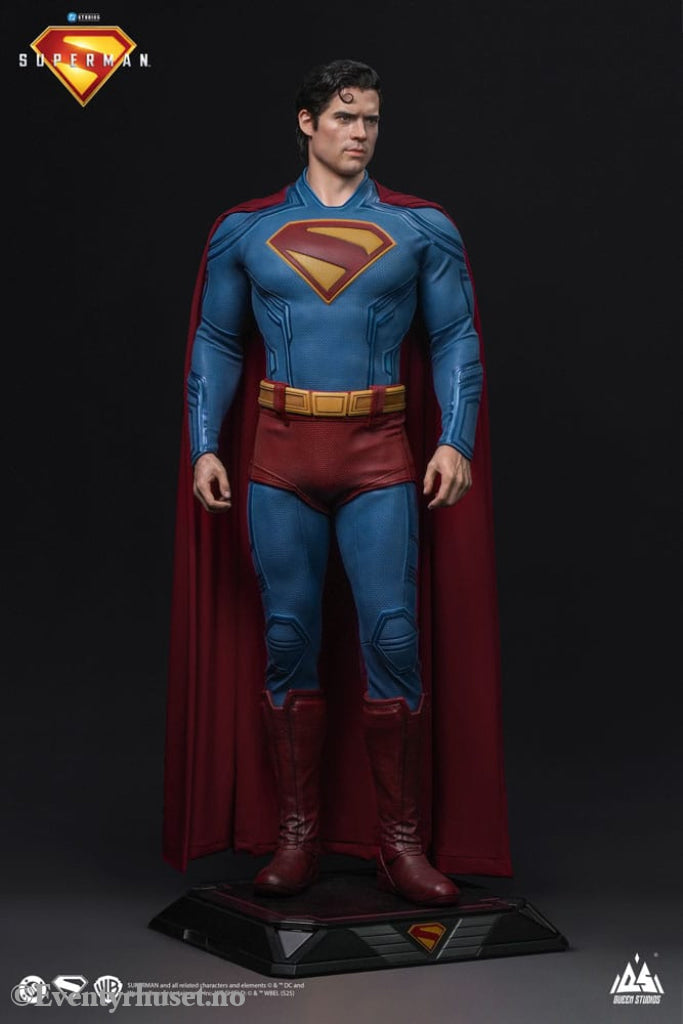 Superman 2025 Life-Size Statue Superman 208 cm Collectibles