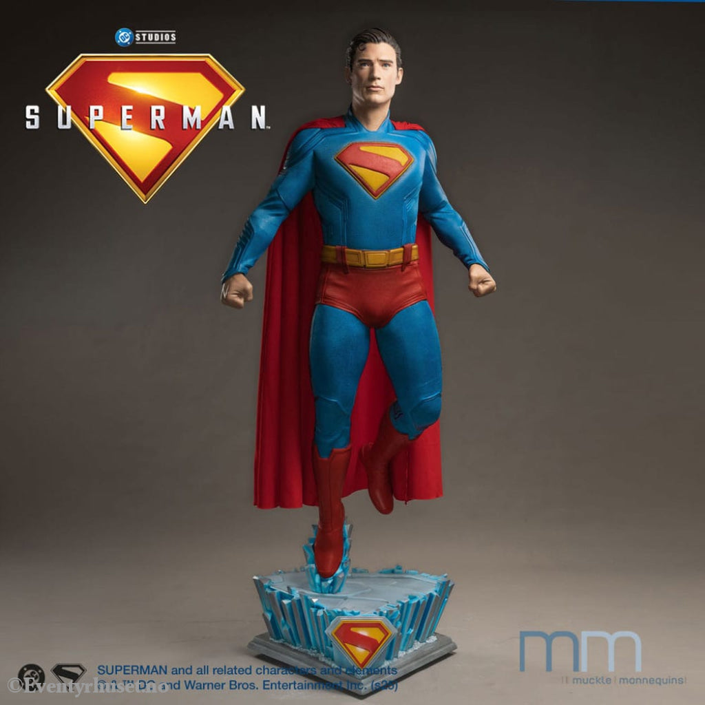 Superman 2025 Life-Size Statue Superman 246 cm Collectibles