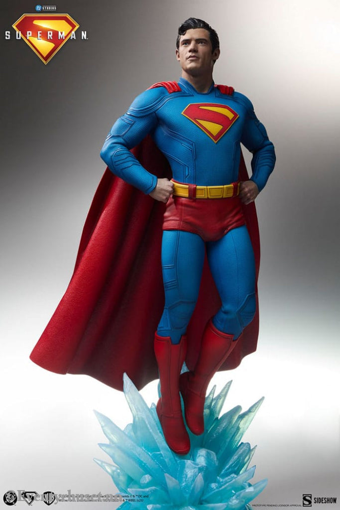 Superman (2025) Premium Format Statues Superman 61 cm & Krypto 23 cm Bundle (2) Collectibles