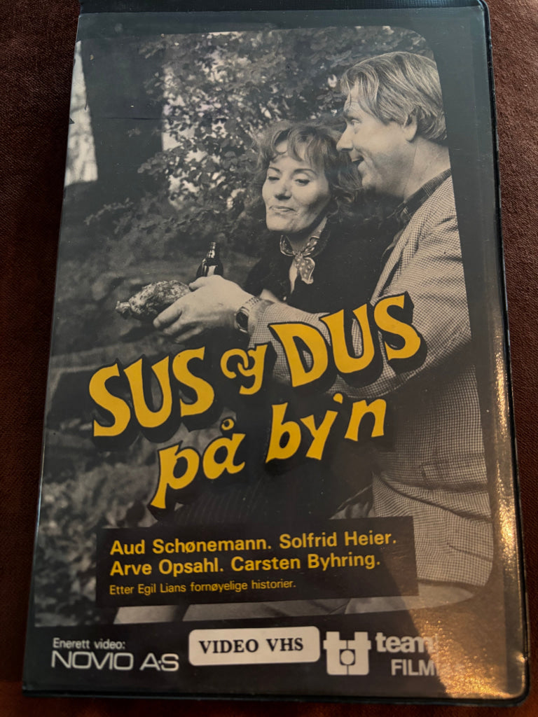 Sus og Dus på By'n. VHS Big Box.