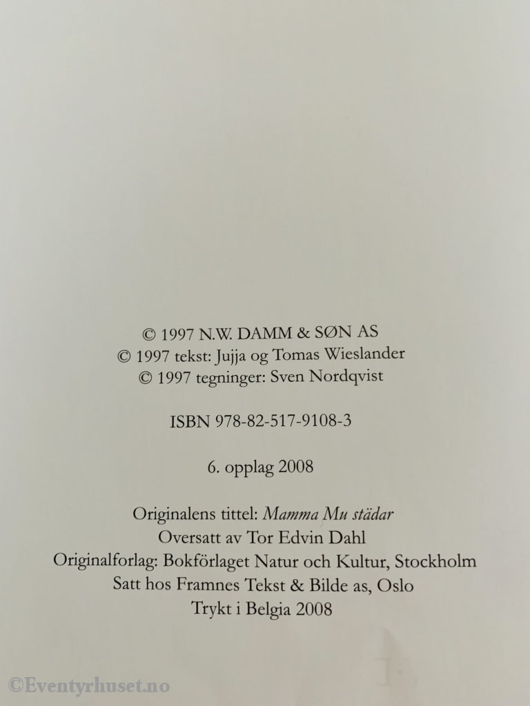 Sven Nordqvist & Wieslander. 1997/08. Mamma Mø Har Vårrengjøring. Fortelling
