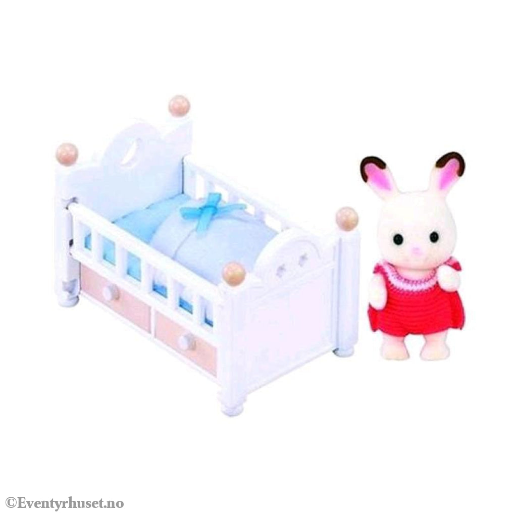 Sylvanian Families: Chocolate bunnies baby with baby cot figure 5 cm Toys