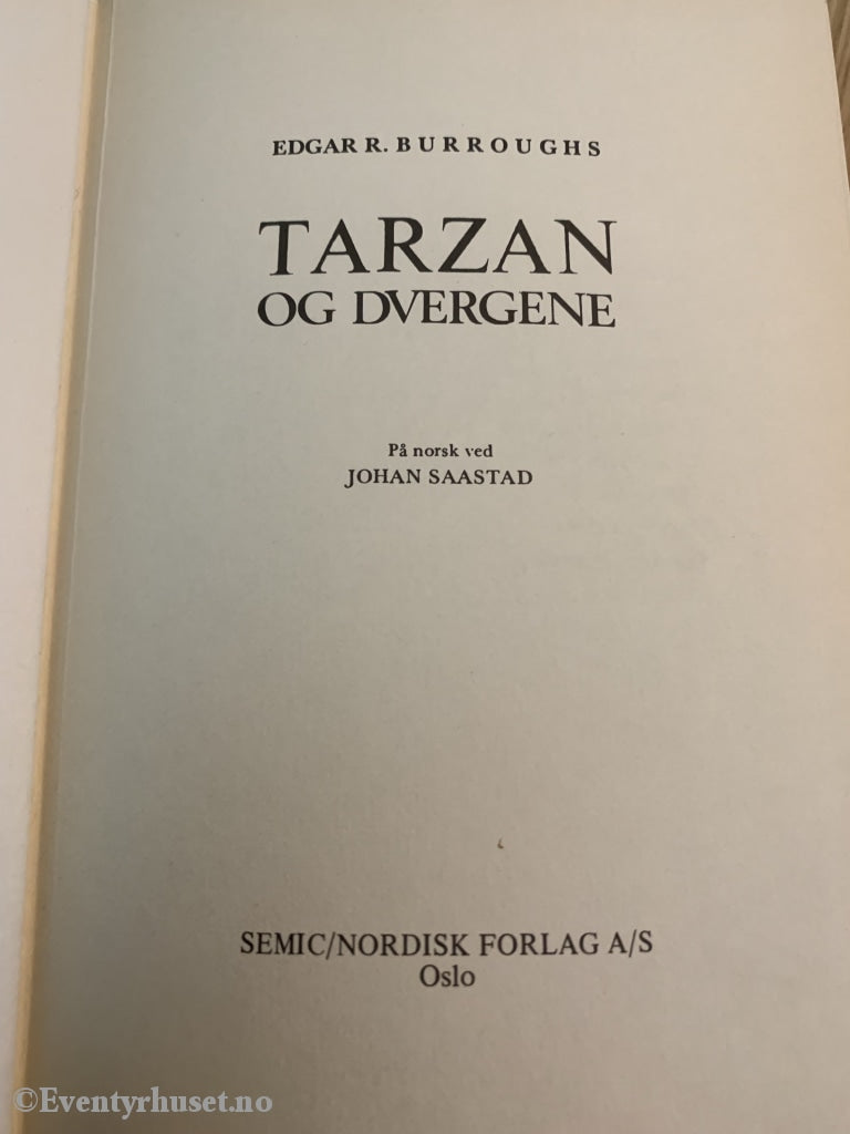 Tarzan Og Dvergene. 1972/84. Fortelling