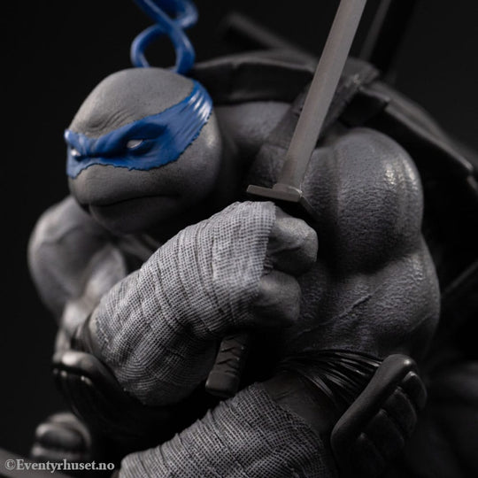 Teenage Mutant Ninja Turtles Art Scale Statue 1/10 Leonardo Black and White Variant 26 cm exclusive Collectibles