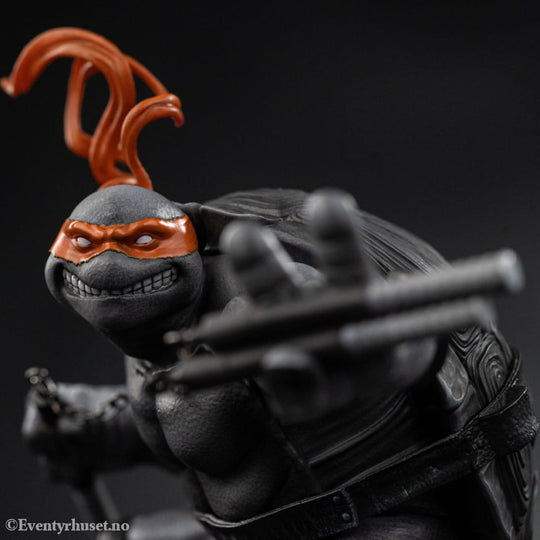 Teenage Mutant Ninja Turtles Art Scale Statue 1/10 Michelangelo Black and White Variant 26 cm heo exclusive Collectibles