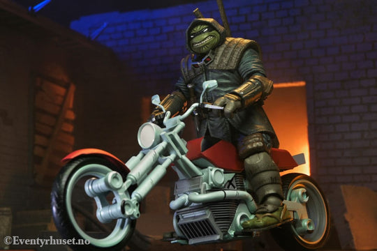 Teenage Mutant Ninja Turtles (The Last Ronin The Lost Years) Action Figure Casey Marie with Last Ronin Motorcycle 18 cm