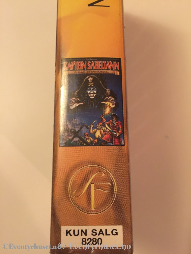 Terje Formoe. 1994. Kaptein Sabeltann - Og Hemmeligheten I Kjuttaviga. Vhs. Vhs
