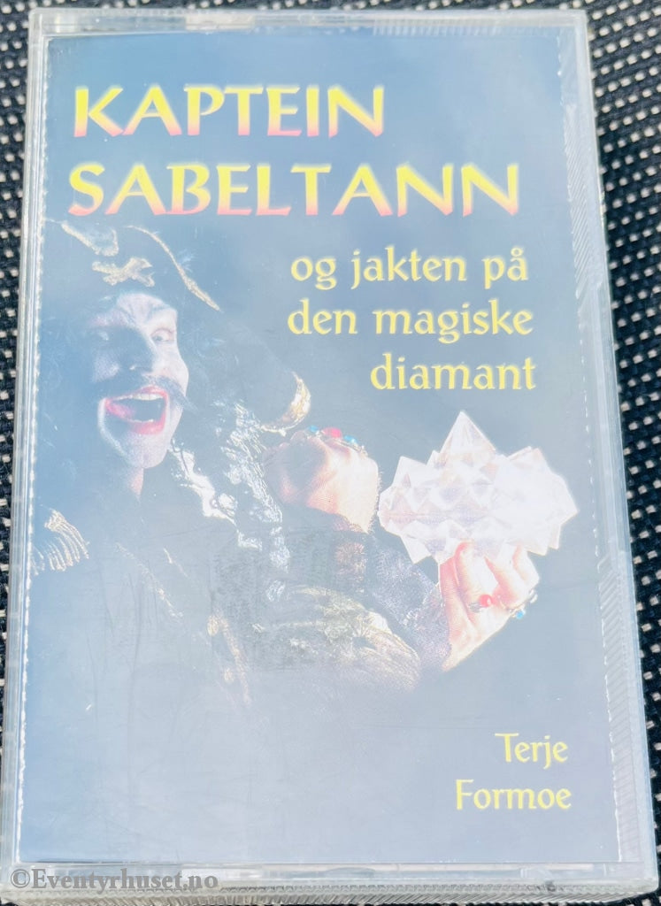 Terje Formoe. 1996. Kaptein Sabeltann Og Jakten På Den Magiske Diamant. Kassett. Kassett (Mc)