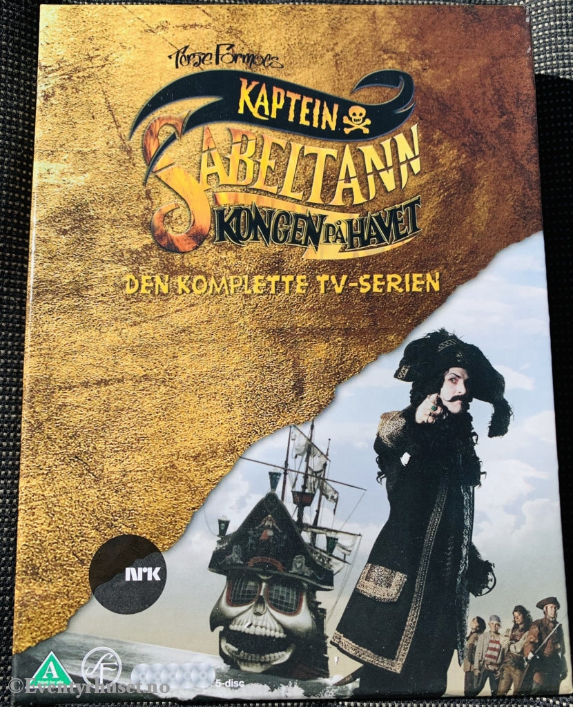Terje Formoe. 2010. Kaptein Sabeltann - Den Komplette Tv-Serien (Nrk). Dvd Samleboks På 5 Dvd.