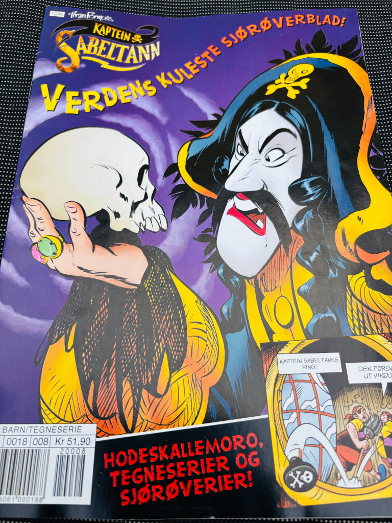 Terje Formoe. Kaptein Sabeltann. 2012/08. Tegneserieblad. Tegneserieblad