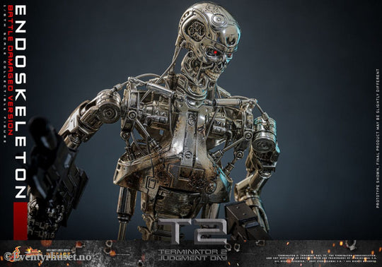 Terminator 2: Judgment Day Movie Masterpiece Die-cast Action Figure 1/6 Endoskeleton (Battle Damaged Version) 31 cm Toys